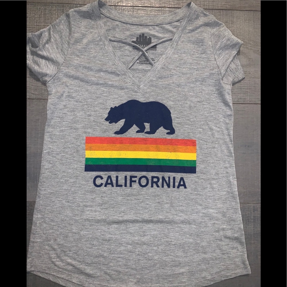 California 🌈 Love T-Shirt Women’s Small
